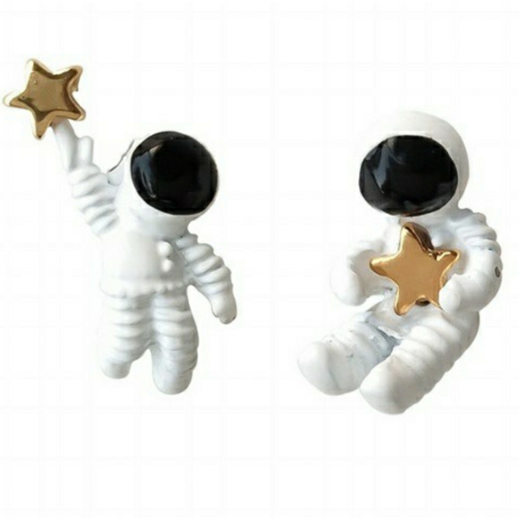 Astronaut Earrings - Picture 7 of 7